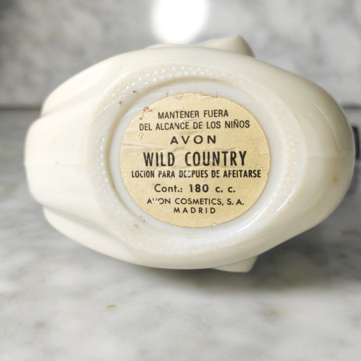 Frasco de Loción de Avon de Opalina o Vidrio Lechoso modelo Pipa Bulldog c.1969.