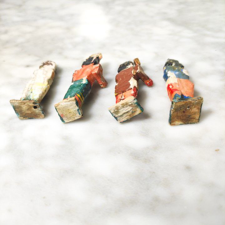 LOTE000009_05-1.jpg Grupo de 4 figuras de divinidades Hindús, s.XIX, India