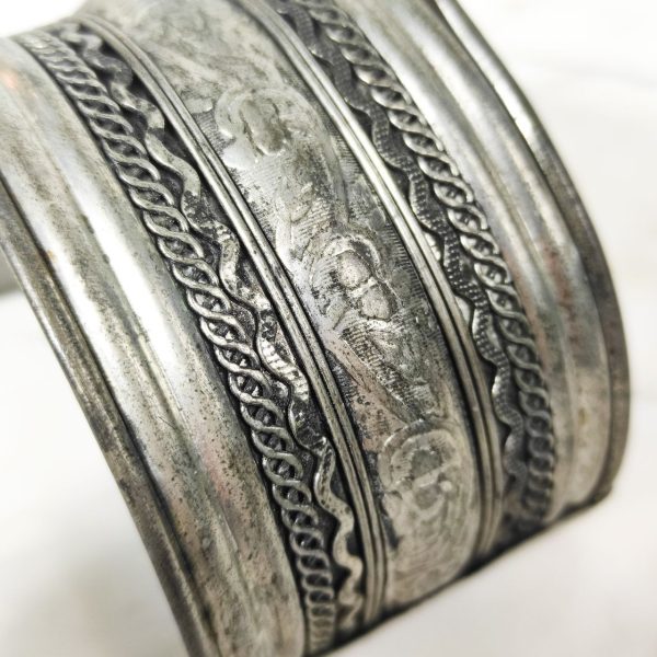 Brazalete de India de latón bañado en plata de los años 1960
