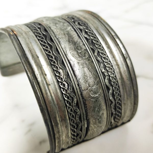 Brazalete de India de latón bañado en plata de los años 1960
