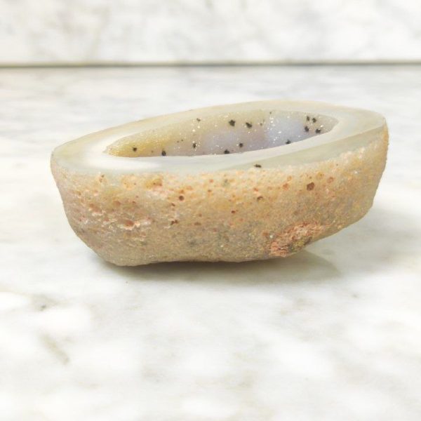 Geoda de Ágata con inclusión de hematites