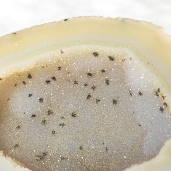 Geoda de Ágata con inclusión de hematites