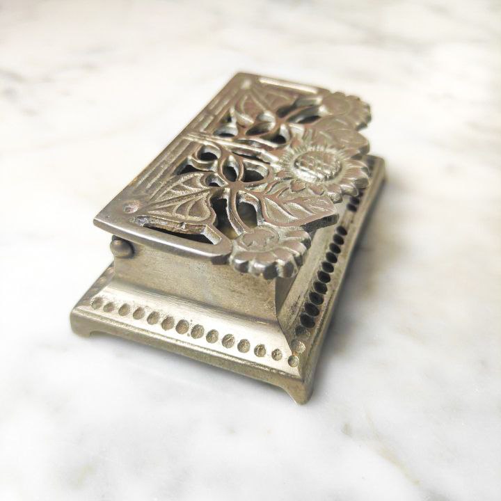 Caja para sellos o portasellos epoca artnouveau patrón girasoles, Francia, c.1920