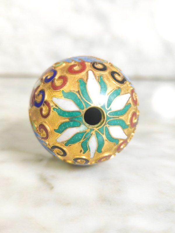 Huevo Chino de Cloisonne tipo Open Work dorado Cloisonne c.1950