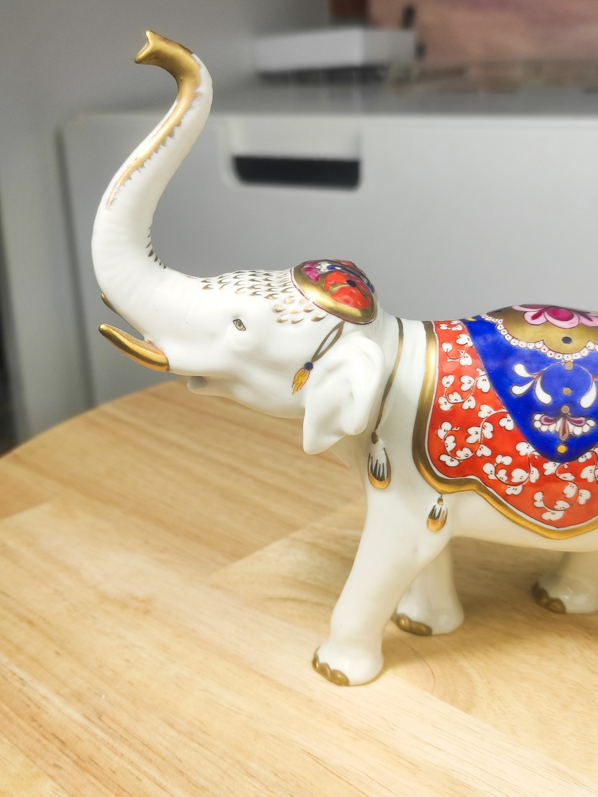 Figura de Elefante de Porcelana del Escultor Alemán Rudolf Kammer c.1960.