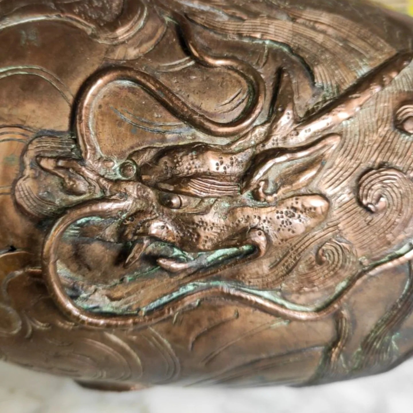 Pareja de Jarrones Japoneses de bronce Meiji con Dragones (1868-1911).