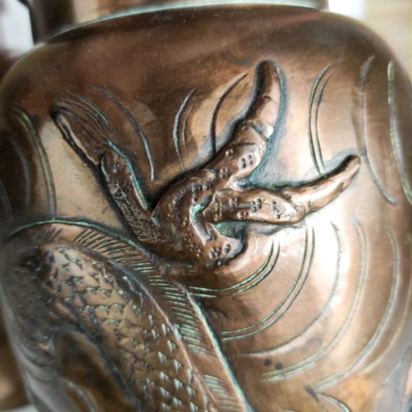 Pareja de Jarrones Japoneses de bronce Meiji con Dragones (1868-1911).