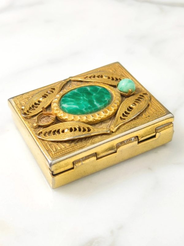 Polvorera vintage art decó con vidrio de bohemia bañada en oro. Republica Checa c.1940.