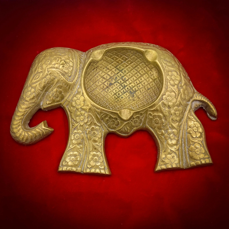 Cenicero de bronce en forma de elefante, India, mitad s.XX