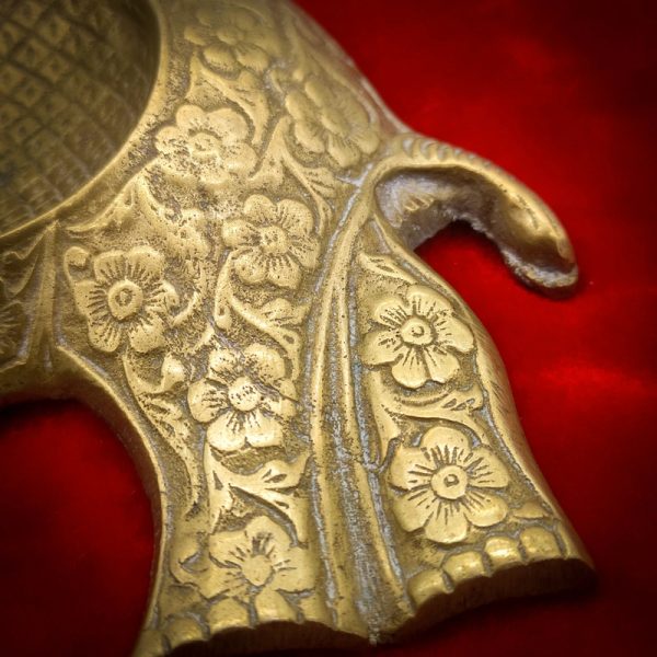 Cenicero de bronce en forma de elefante, India, mitad s.XX