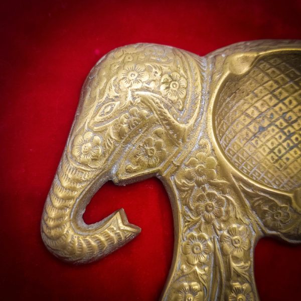 Cenicero de bronce en forma de elefante, India, mitad s.XX