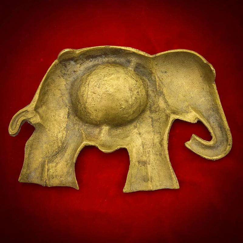 Cenicero de bronce en forma de elefante, India, mitad s.XX