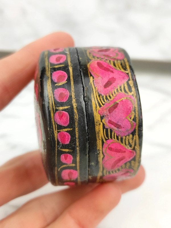 Caja Pintada a mano sobre laca de Cachemira, India c.1960