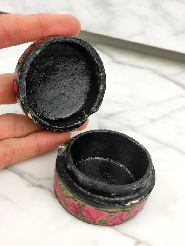 Caja Pintada a mano sobre laca de Cachemira, India c.1960