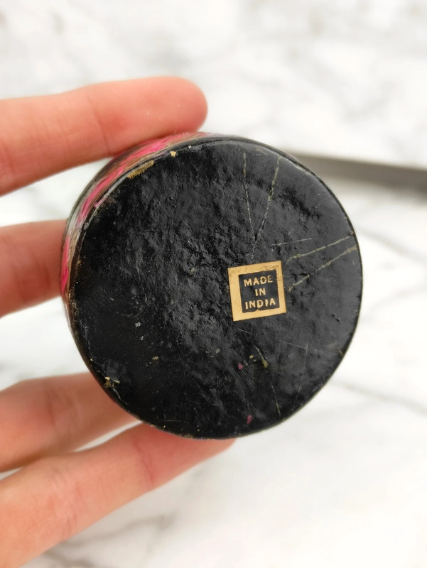 Caja Pintada a mano sobre laca de Cachemira, India c.1960