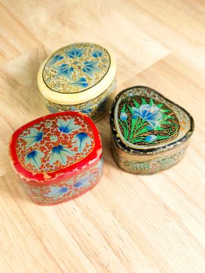 LOTE000045_01.jpg Lote de 3 cajas lacadas de Cachemira, India c.1970