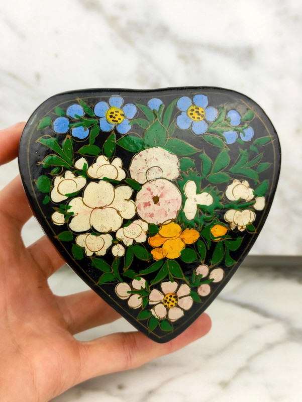 Antigua caja en forma de Corazón de Cachemira, India pintada a mano de mitad s.XX