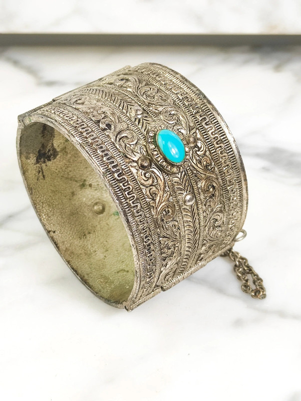 Antiguo Brazalete indio bañado en plata y vidrio azul 1950