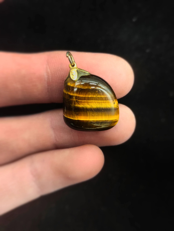 Colgante de Ojo de tigre mineral pulido