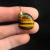 Colgante de Ojo de tigre mineral pulido