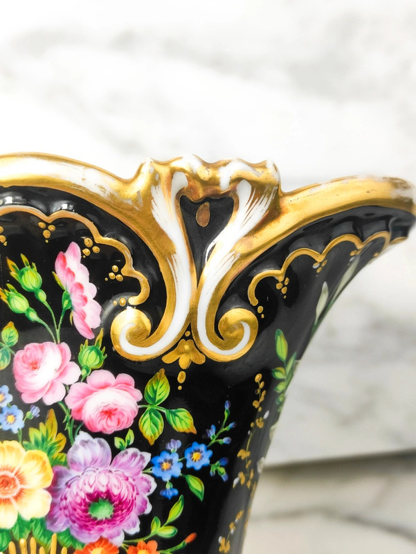 Jarrón de porcelana Española Período Isabelino (1833-1868)