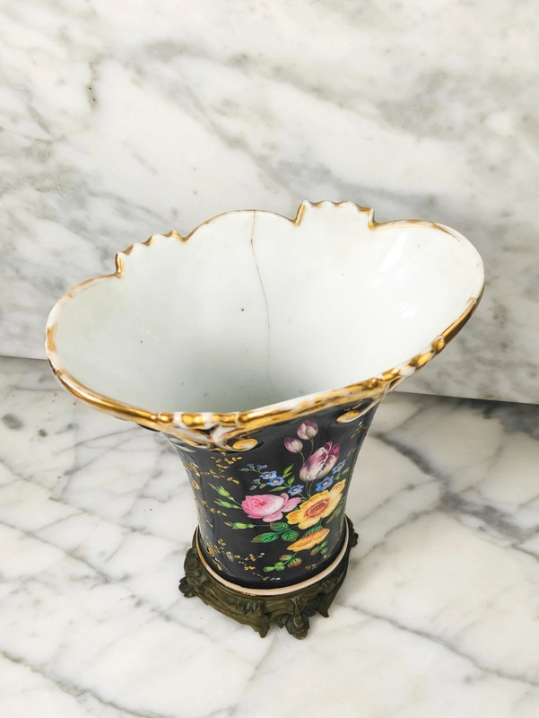 Jarrón de porcelana Española Período Isabelino (1833-1868)