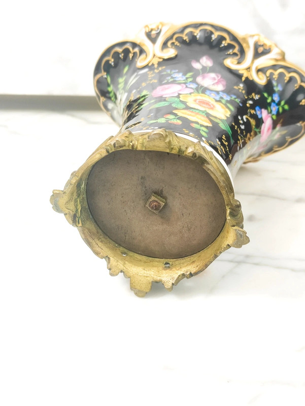 Jarrón de porcelana Española Período Isabelino (1833-1868)