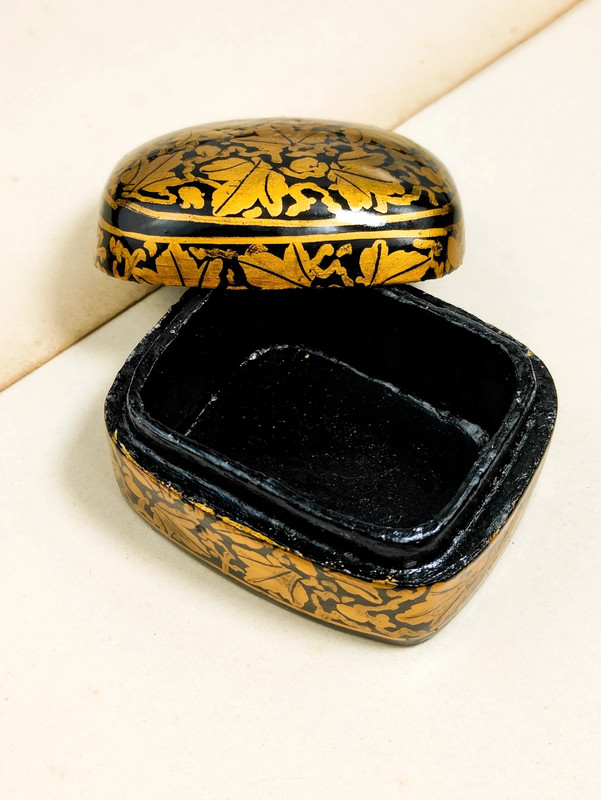 Caja India pintada a mano de Cachemira hojas doradas