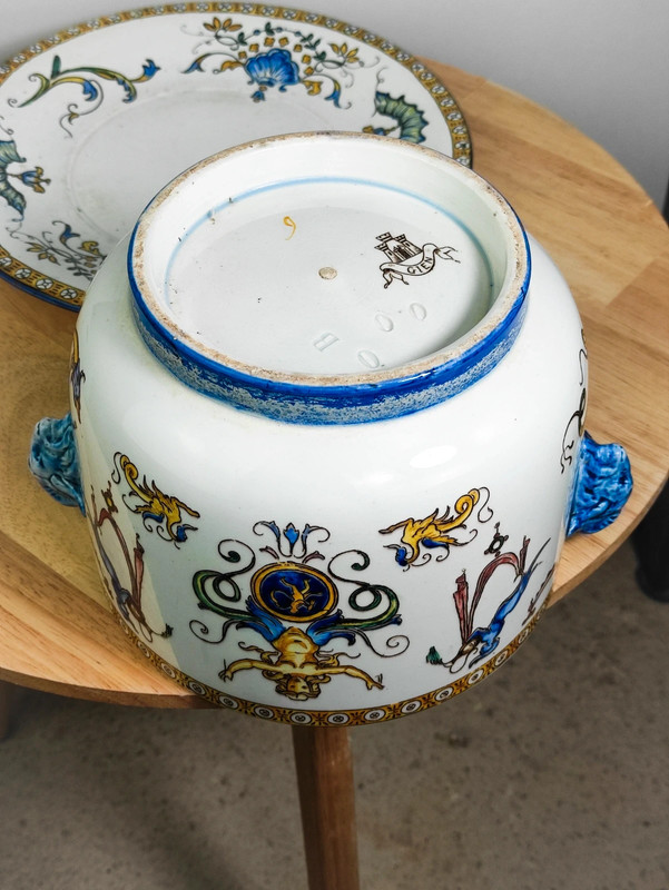 Macetero con su plato de porcelana de Gien, Francia finales s.XIX
