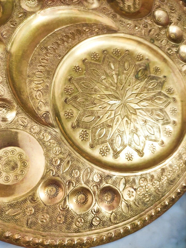 Bandeja de té Marroquí repujada antigua de bronce