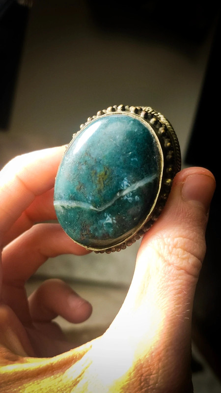 Pastillero antiguo de alpaca con mineral de Ágata Musgosa