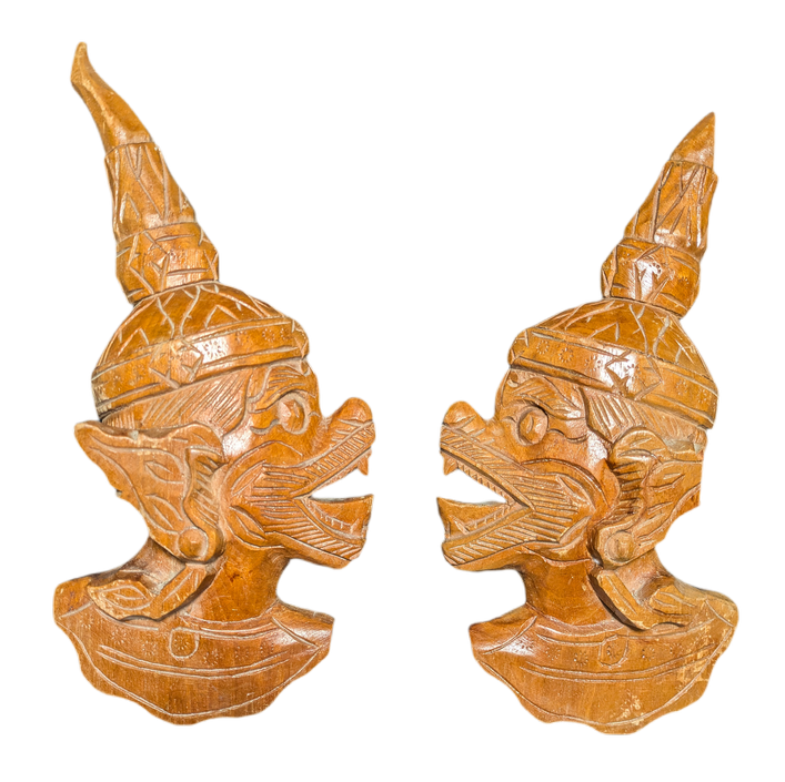 Dos máscaras de madera Hindis del dios Ramakien, Tailandia c.1950