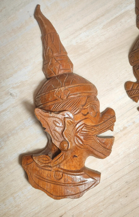 Dos máscaras de madera Hindis del dios Ramakien, Tailandia c.1950