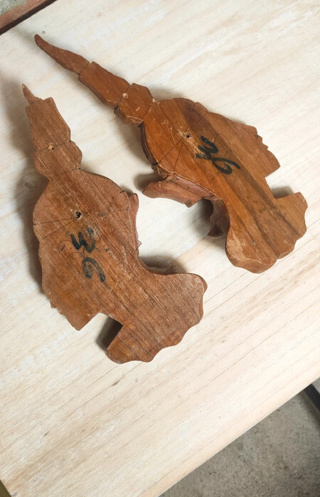 Dos máscaras de madera Hindis de una divinidad, Tailandia c.1950