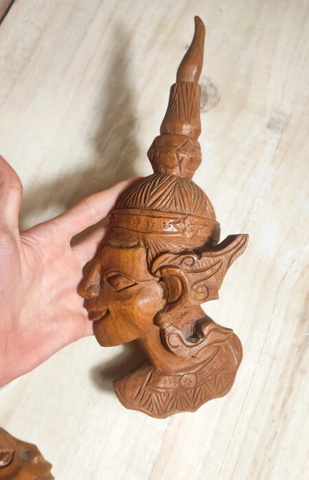 Dos máscaras de madera Hindis de una divinidad, Tailandia c.1950