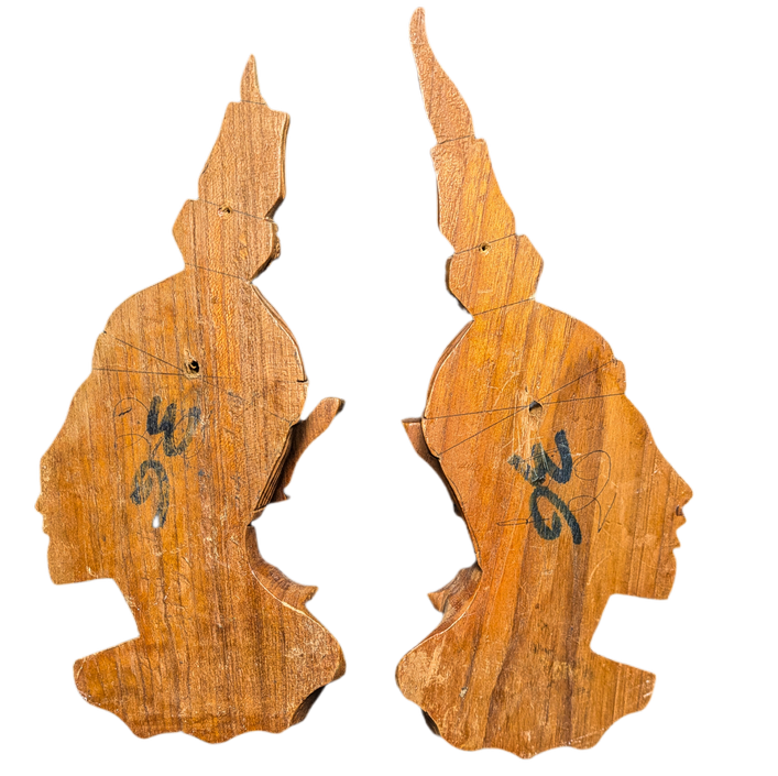 Dos máscaras de madera Hindis de una divinidad, Tailandia c.1950