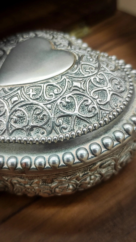 Antiguo Joyero en forma de corazón bañado en plata