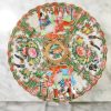 LOTE000104_01.jpg Plato chino de Cantón de porcelana, periodo Primera Republica China (1912-1949). Diámetro 18,5cm