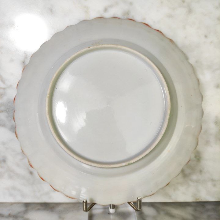 Plato chino de Cantón de porcelana, periodo Primera Republica China (1912-1949). D: 18,5cm