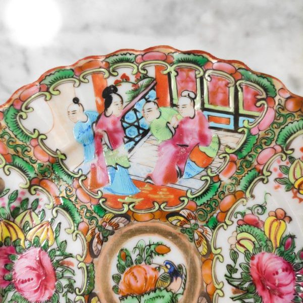 LOTE000105_05.jpg Plato chino de Cantón de porcelana, periodo Primera Republica China (1912-1949). D: 18,5cm