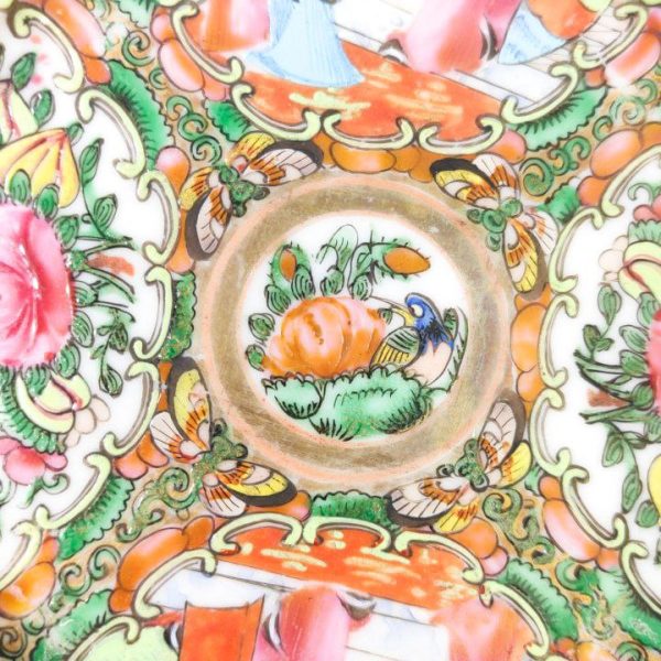 LOTE000105_07.jpg Plato chino de Cantón de porcelana, periodo Primera Republica China (1912-1949). D: 18,5cm