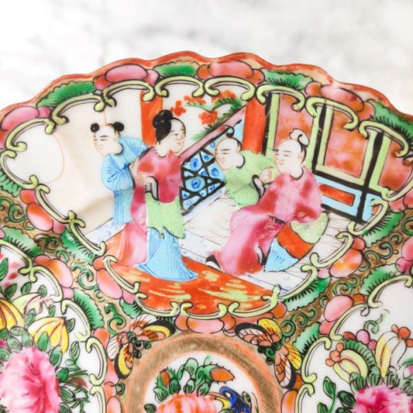 LOTE000106_03.jpg Plato chino de Cantón de porcelana, periodo Primera Republica China (1912-1949). D: 18,5cm