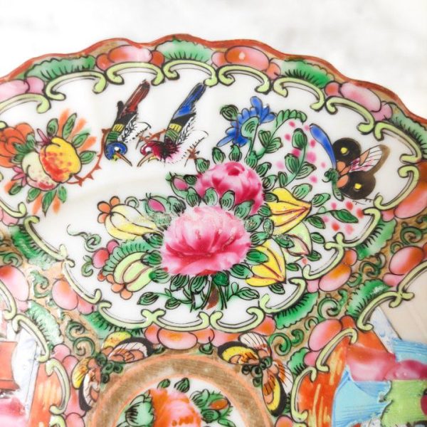 LOTE000106_05.jpg Plato chino de Cantón de porcelana, periodo Primera Republica China (1912-1949). D: 18,5cm