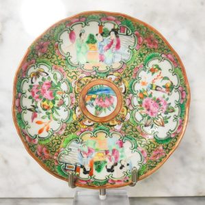 Plato de té Chino de porcelana Rose medallion Cantón Periodo Tongzhi (1862-1874)