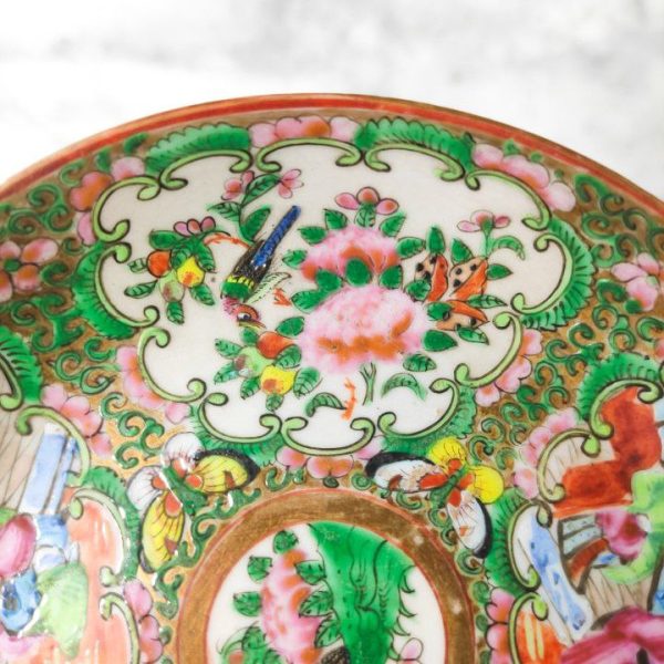 LOTE000108_04.jpg Plato de té Chino de porcelana Rose medallion Cantón Periodo Tongzhi (1875-1908)