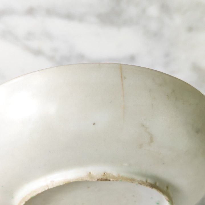 Plato de té Chino de porcelana Rose medallion Cantón Periodo Tongzhi (1875-1908)