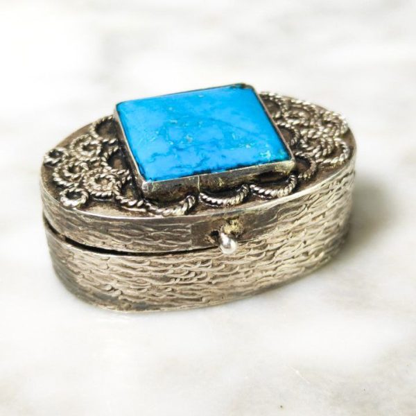 Cajita de plata con turquesa cuadrada encima 22g