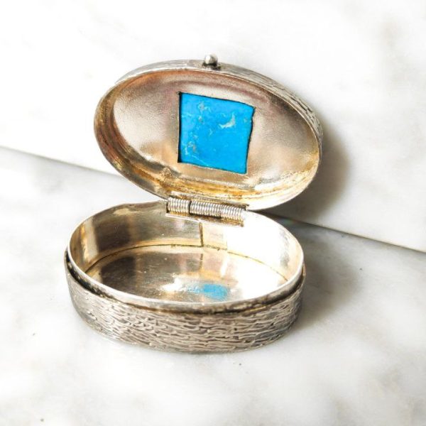 Cajita de plata con turquesa cuadrada encima 22g
