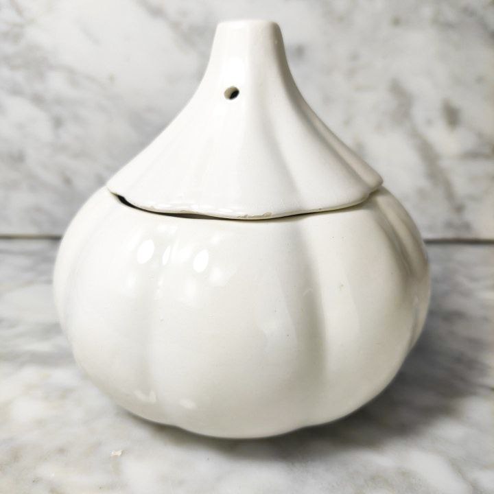 Smiling Garlic Pot de Francia, 1980