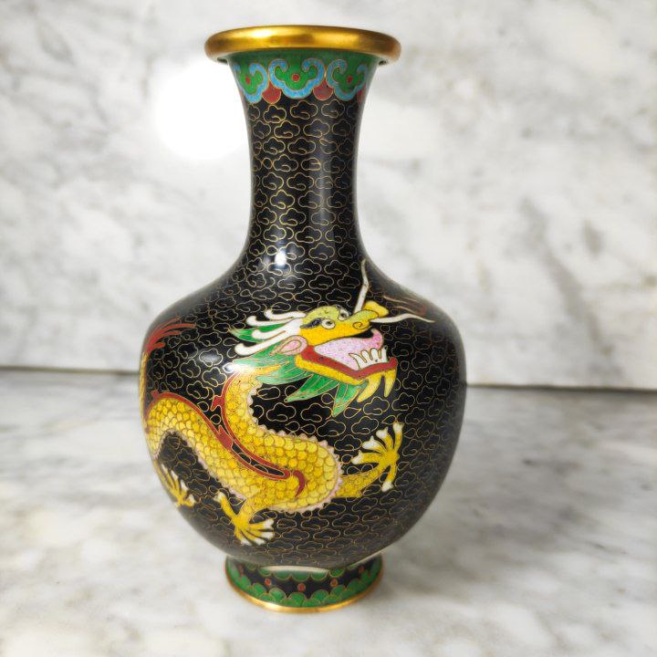 Jarrón Chino de Cloisonne con Patrón de dragones c.1970